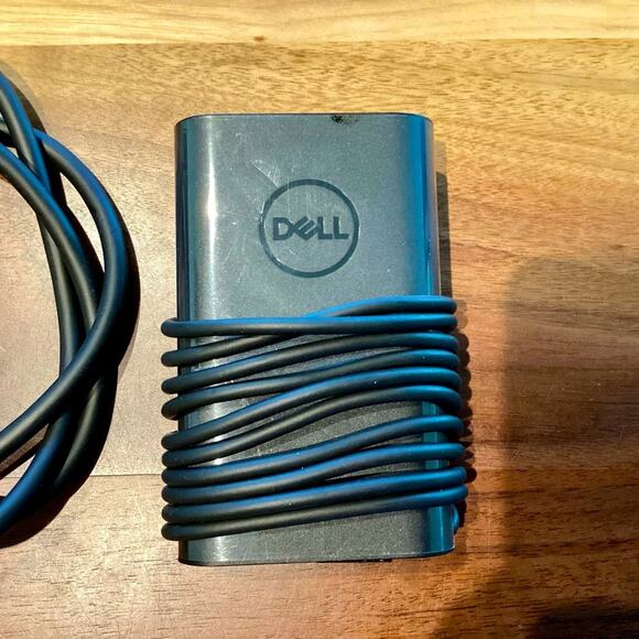 Dell 65W Replacement AC Adapter - Picture 1 of 5